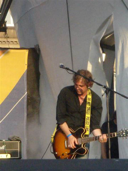 1h Peter mit Gitarre