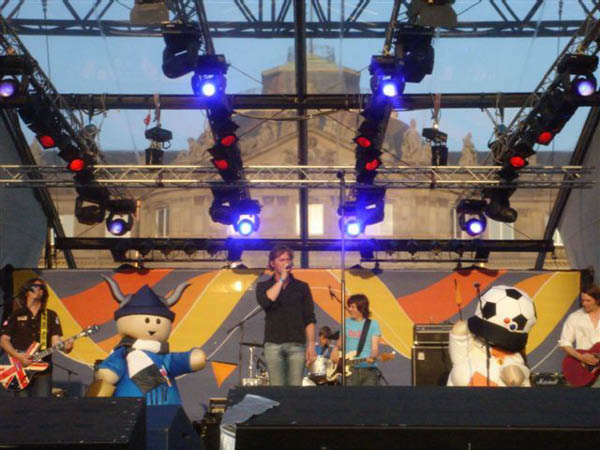 1p Band mit WM-Maskottchen